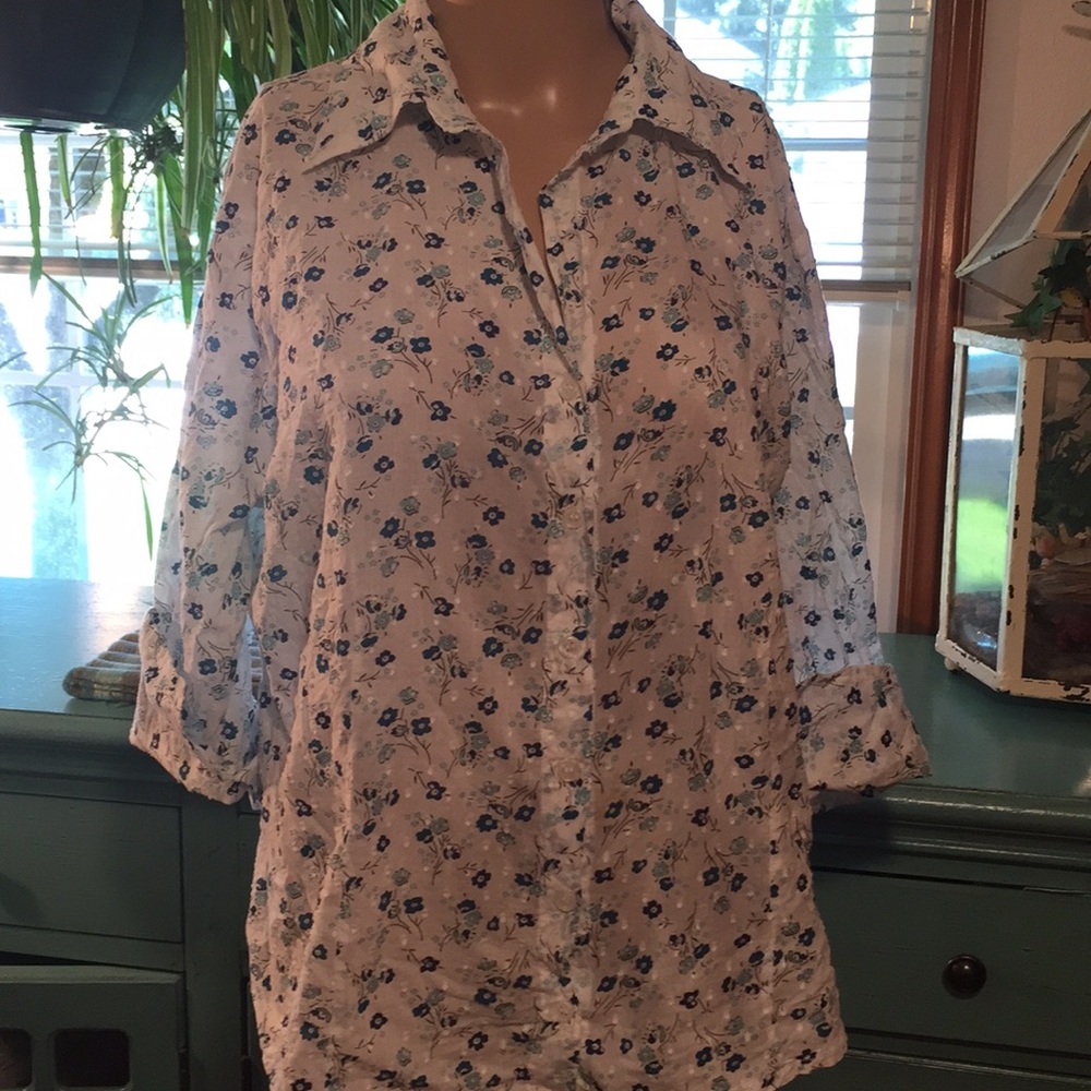 White n blue flower button front blouse size XL